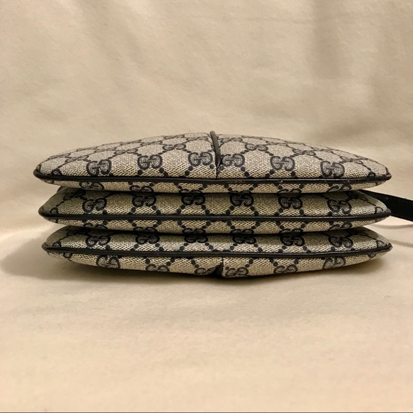 ⭐️SOLD⭐️Authentic Vintage Gucci Crossbody Bag - Picture 3 of 7